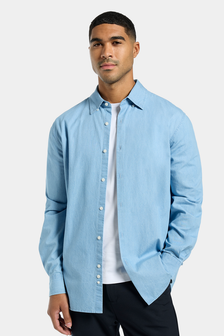 THE CHAMBRAY SHIRT