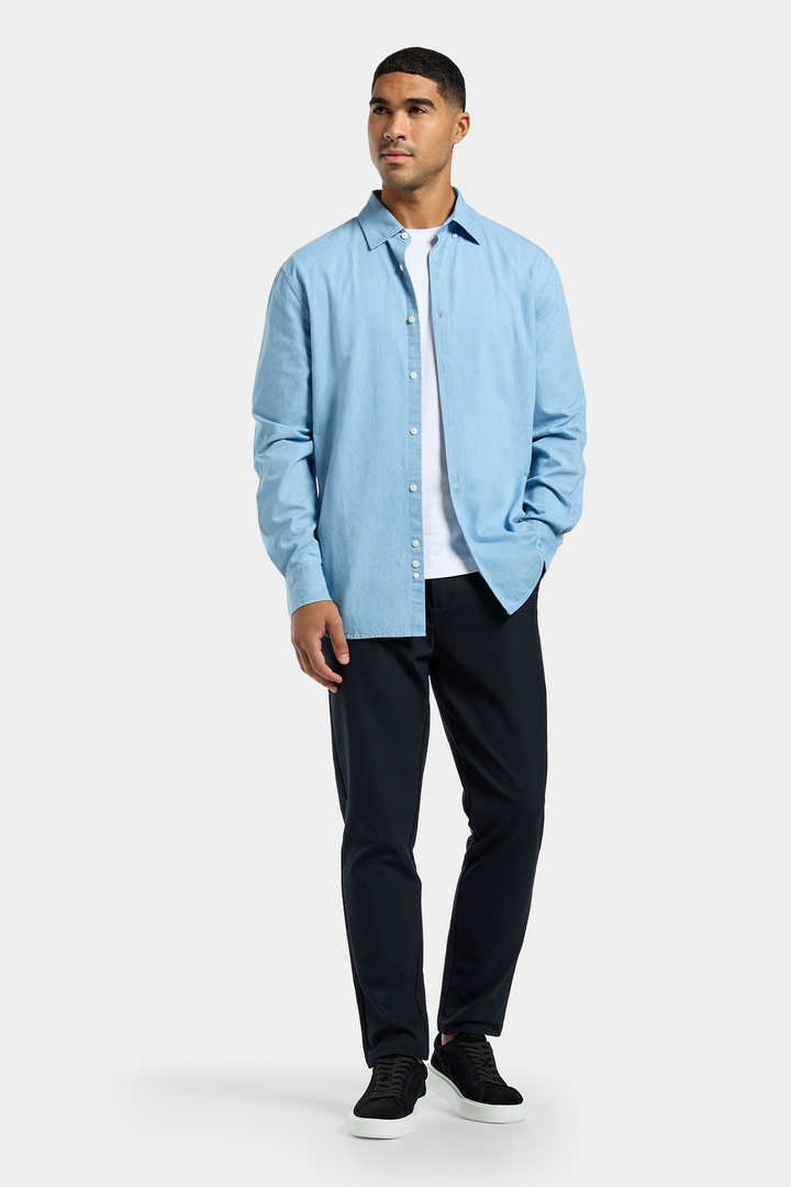 THE CHAMBRAY SHIRT