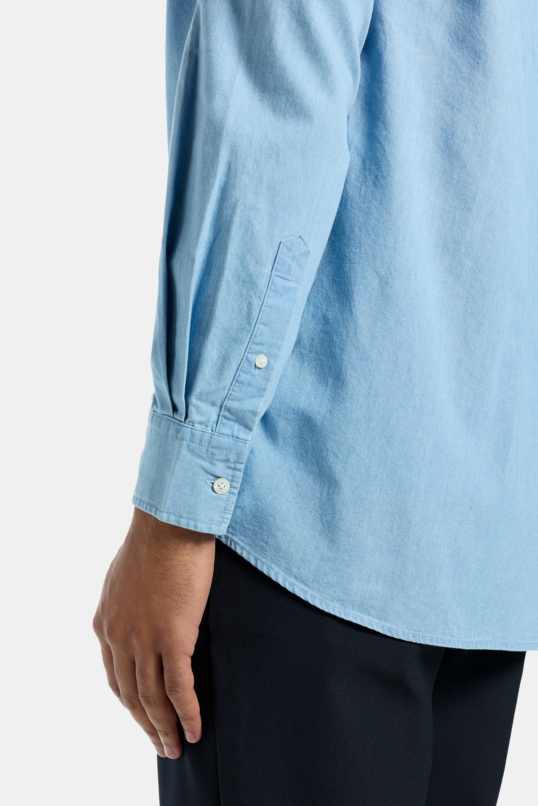 THE CHAMBRAY SHIRT